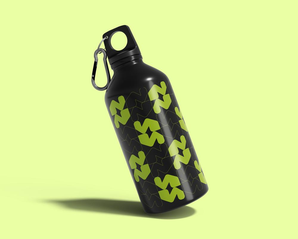 Aluminium water bottle with tessellating pattern