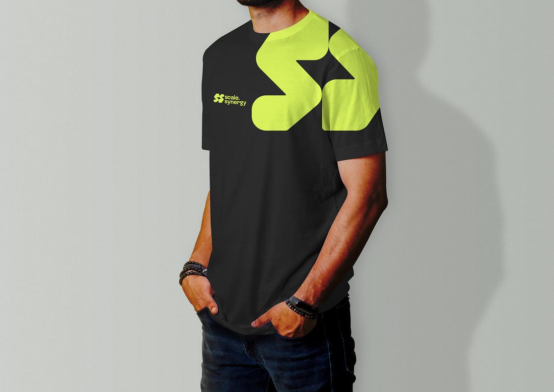 Branded t-shirt with oversized symbol